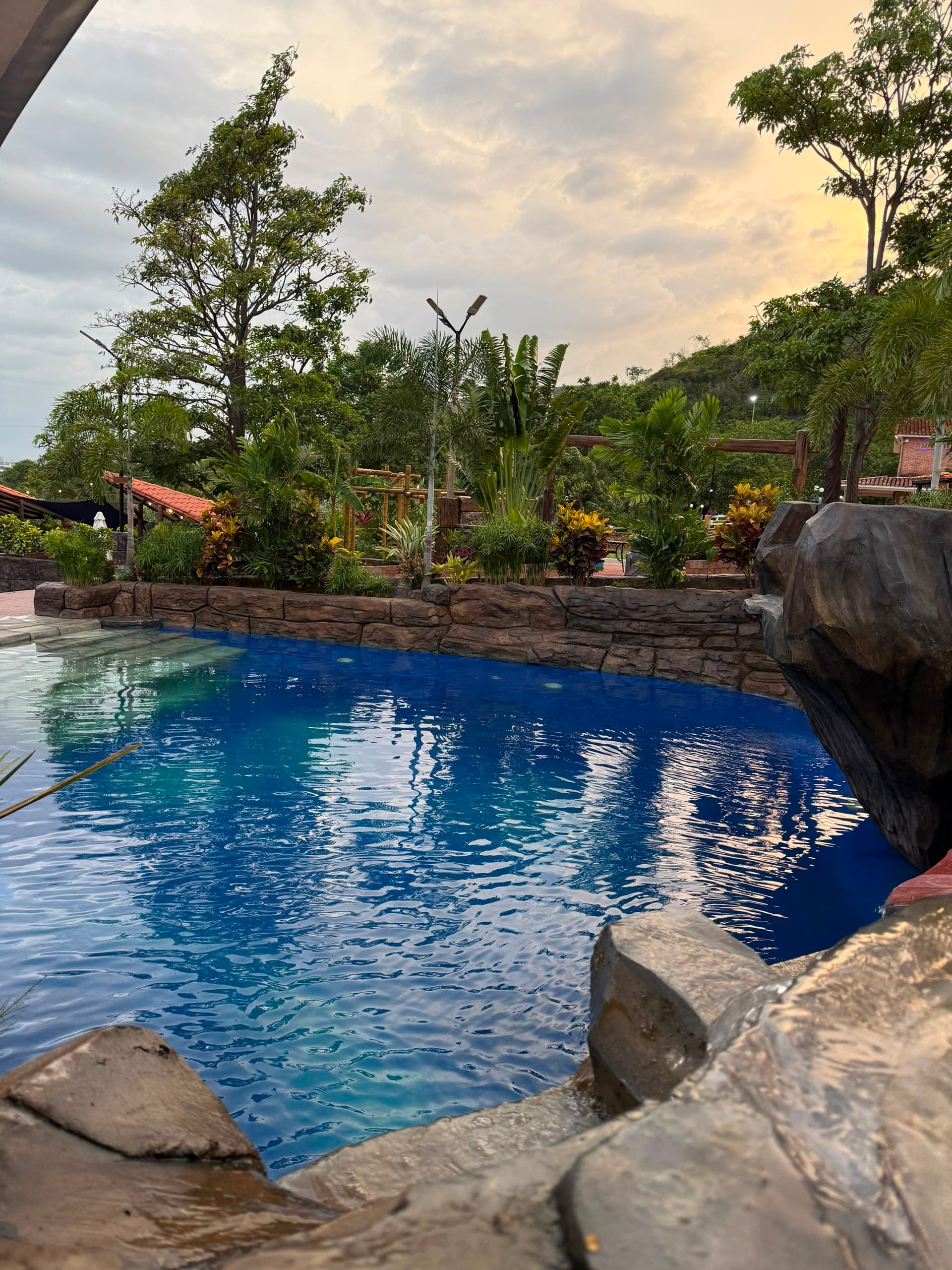 Piscina al atardecer